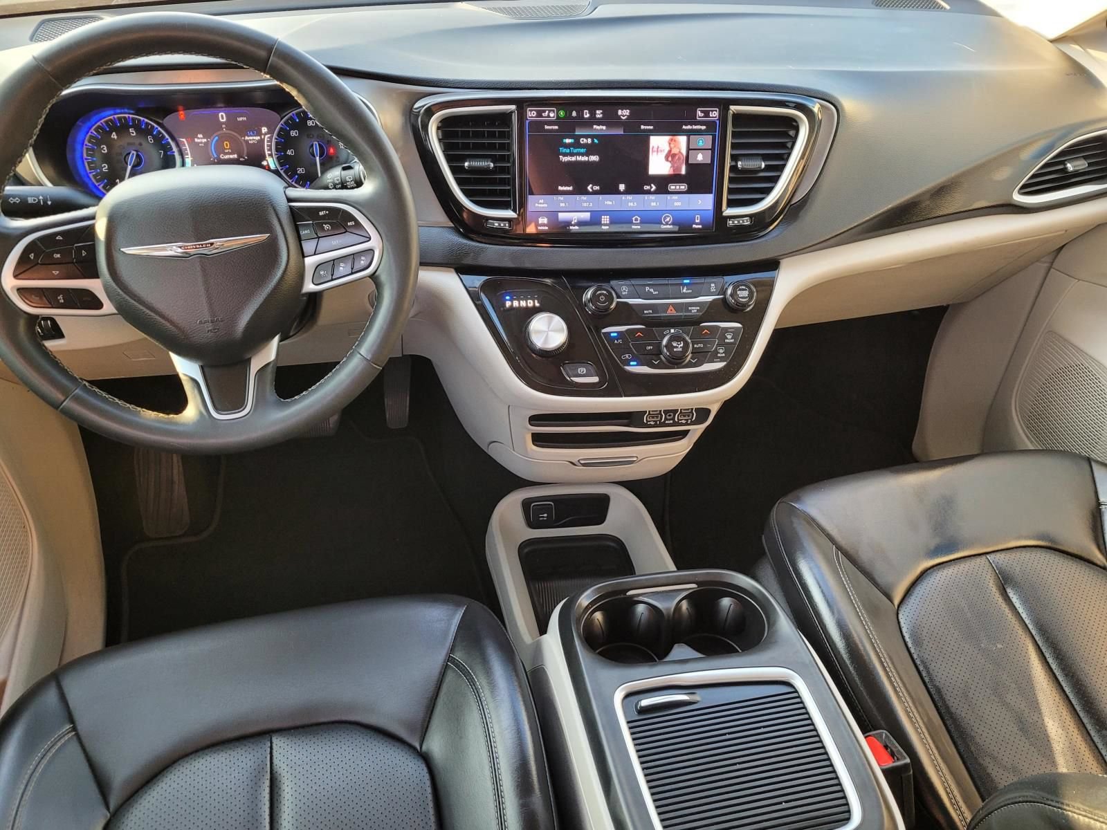 Used 2023 Chrysler Pacifica Touring-L FWD image 17