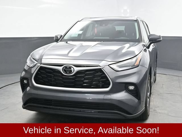Used 2023 Toyota Highlander XLE AWD/4WD image 2