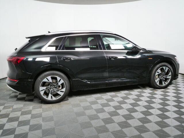 Used 2023 Audi e-tron Premium Plus w/ Premium Plus Package AWD/4WD image 2