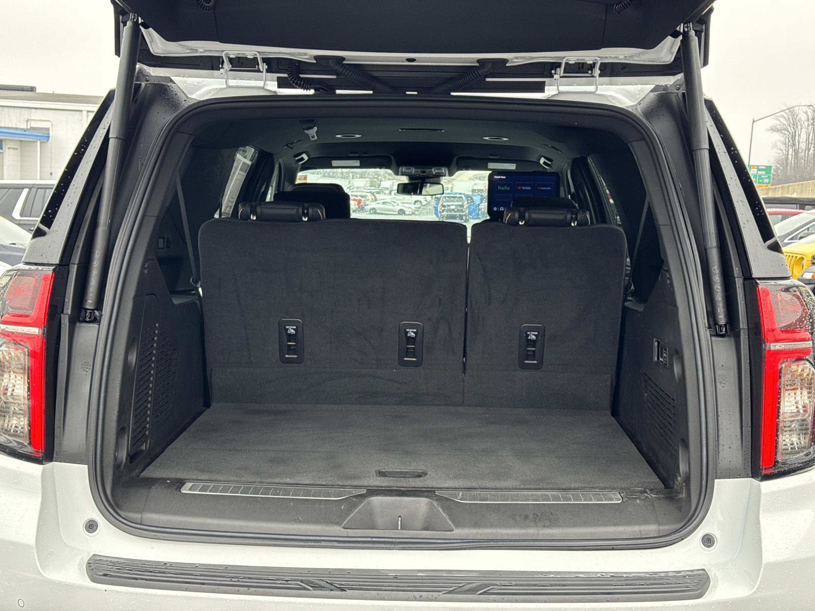 Used 2024 Chevrolet Suburban Premier image 17