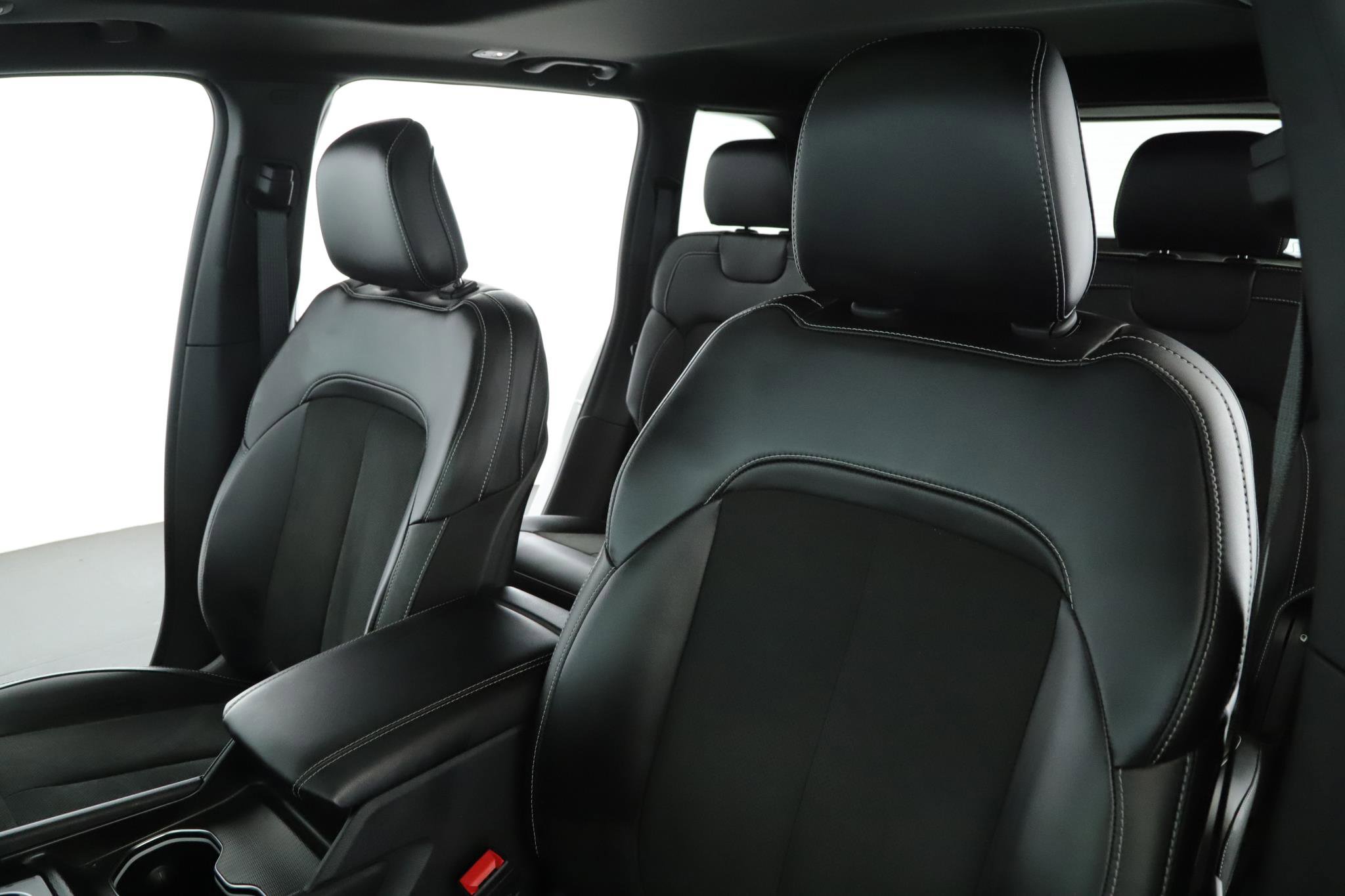 Used 2024 Jeep Grand Cherokee Altitude image 4