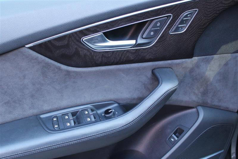 Used 2020 Audi Q8 Prestige w/ Prestige Package image 13