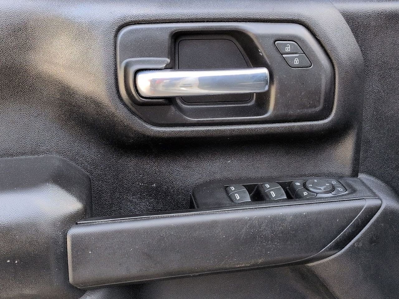 Used 2024 Chevrolet Silverado 2500 Custom w/ Custom Value Package image 10