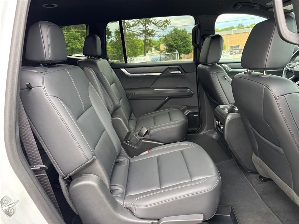 Used 2024 GMC Acadia Elevation w/ Luxury Package FWD image 12