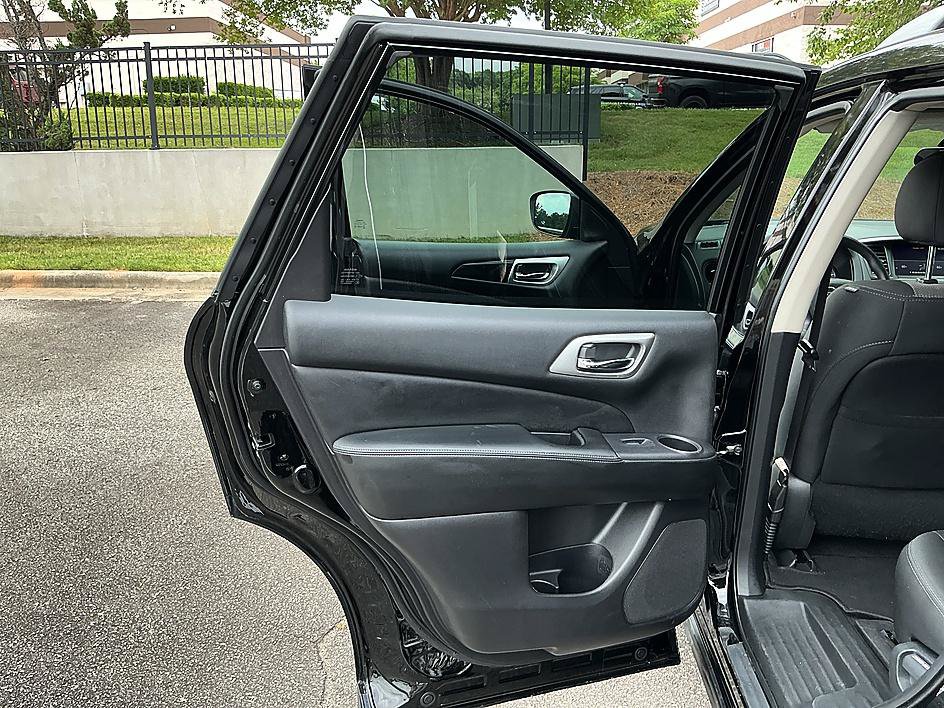 Used 2020 Nissan Pathfinder S AWD/4WD image 21