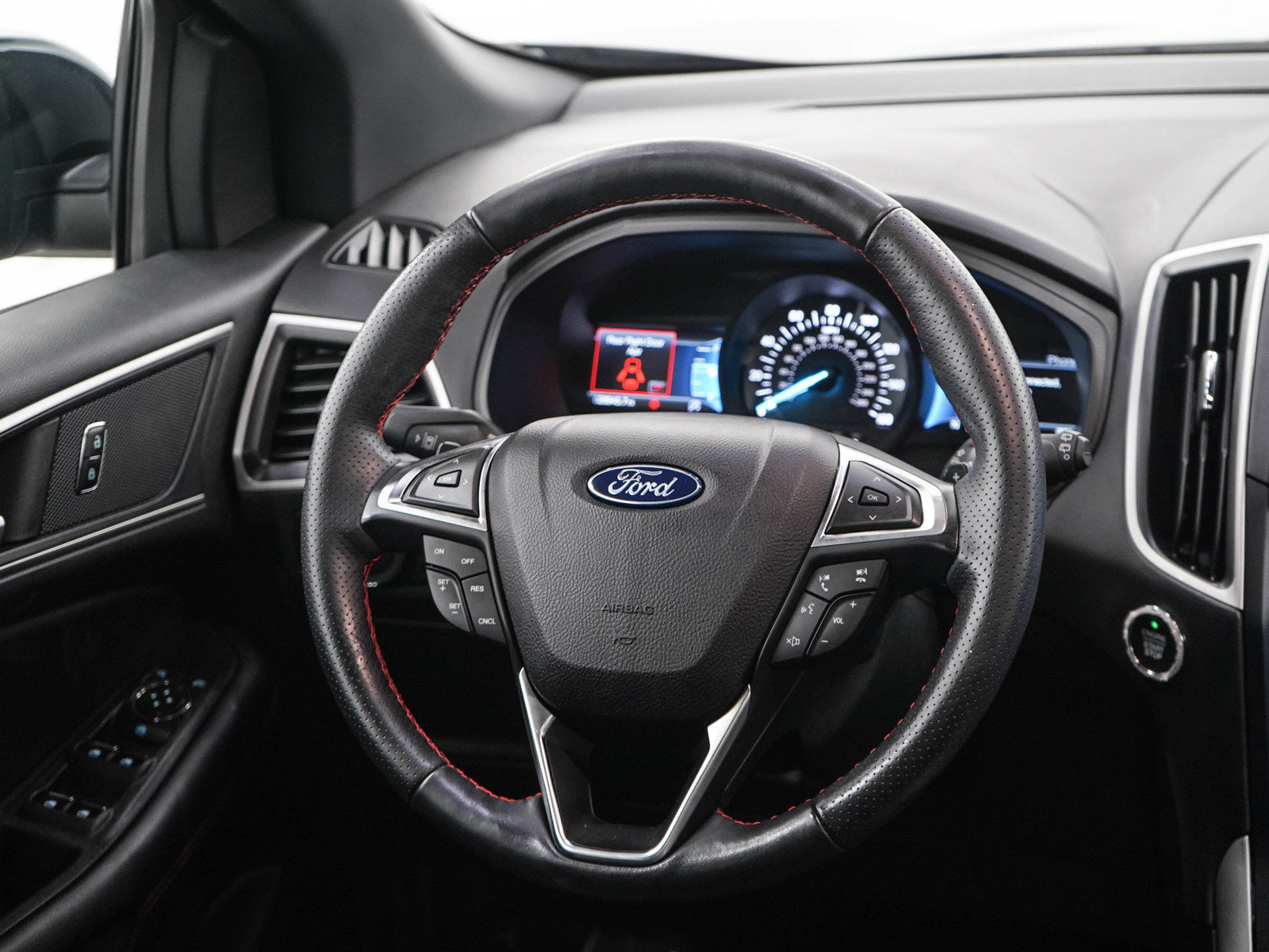 Used 2022 Ford Edge ST-Line w/ Class II Trailer Tow Package AWD/4WD image 14