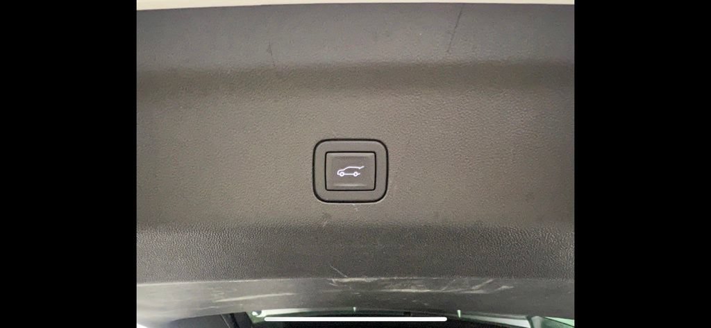 Used 2025 GMC Yukon XL Denali w/ Denali Reserve Package AWD/4WD image 17