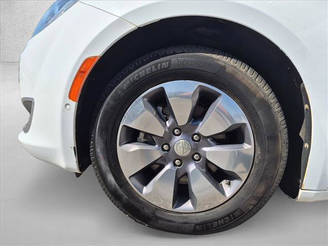 Used 2018 Chrysler Pacifica Limited w/ Advanced Safetytec Group FWD image 29