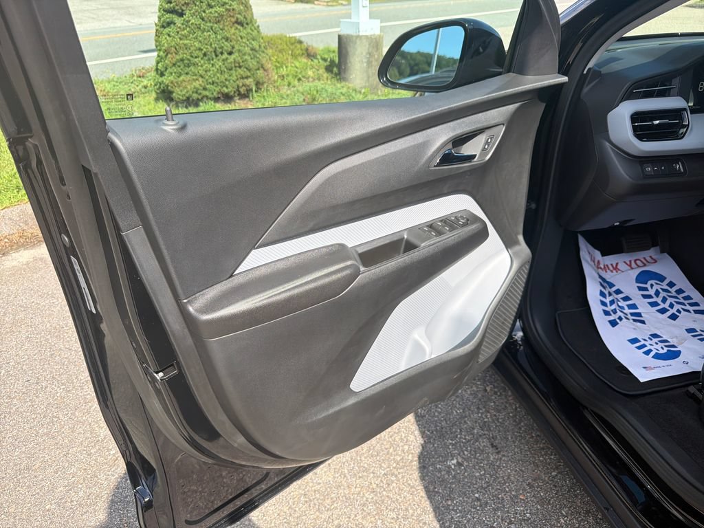 New 2027 Chevrolet Bolt LT w/ Comfort Package FWD image 11