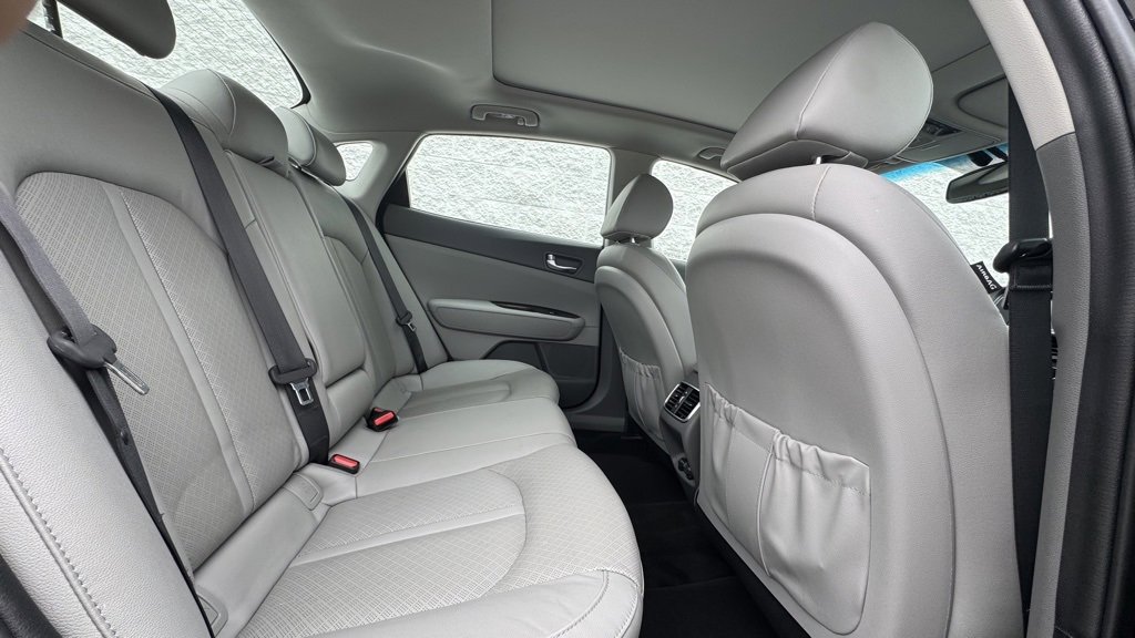 Used 2018 Kia Optima EX w/ Premium Package image 10