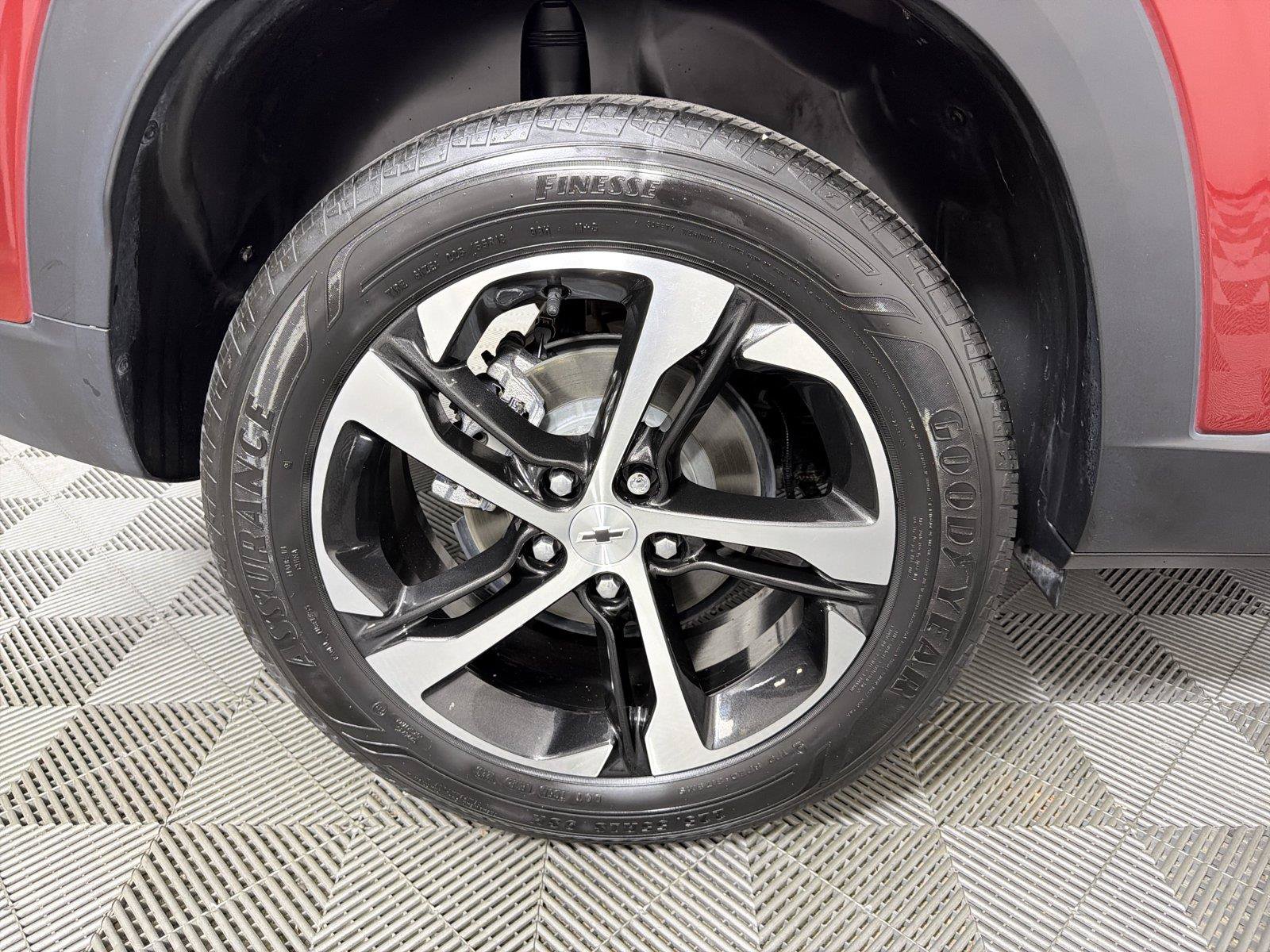 Certified 2024 Chevrolet Trax RS FWD image 15