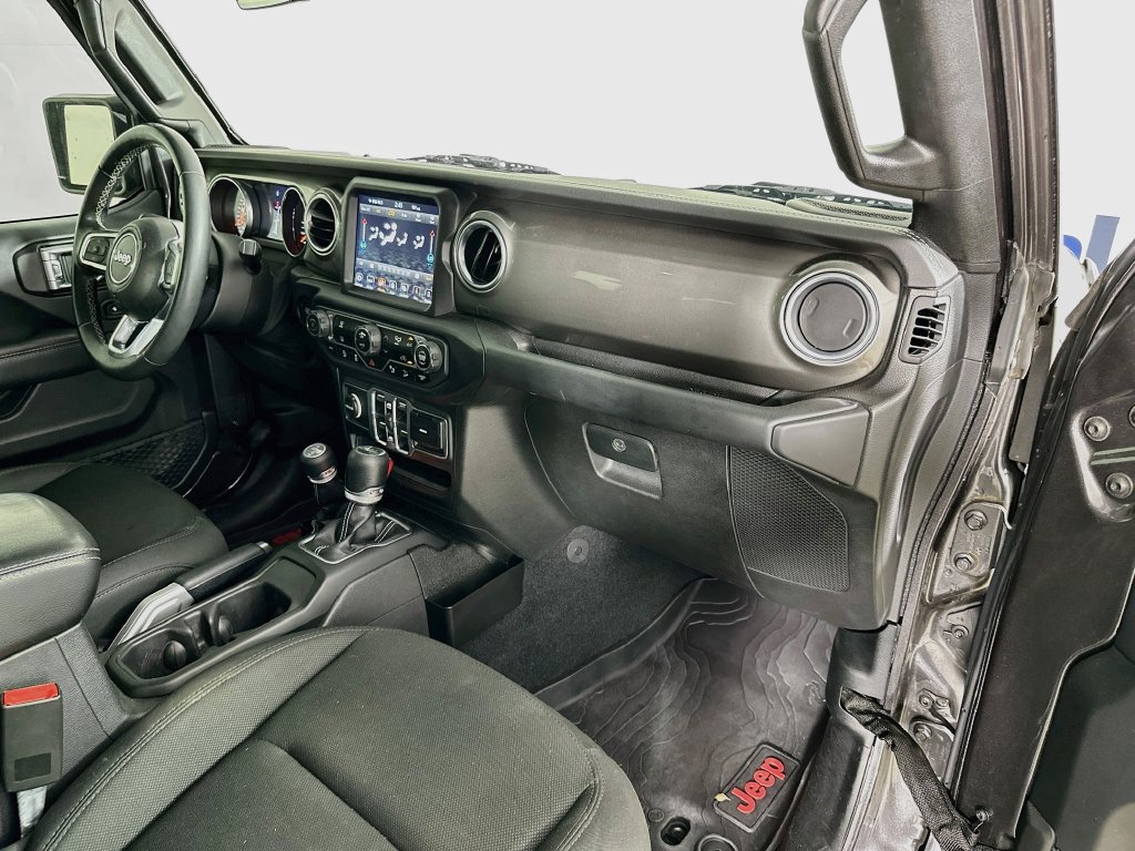 Used 2018 Jeep Wrangler Unlimited Sahara AWD/4WD image 34