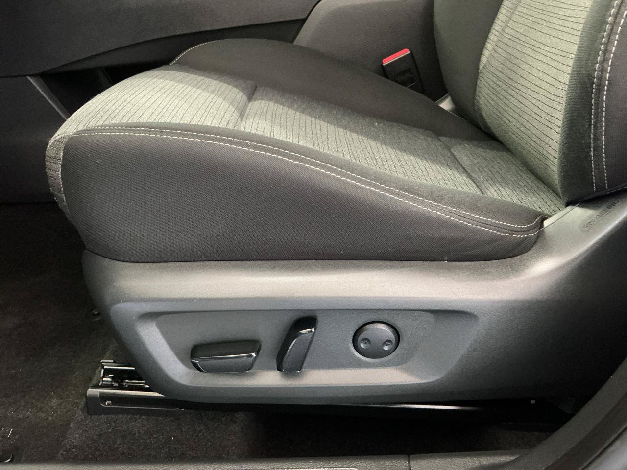 Used 2021 Nissan Rogue SV AWD/4WD image 16