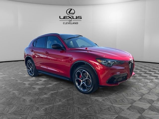 Used 2024 Alfa Romeo Stelvio Veloce AWD/4WD image 2