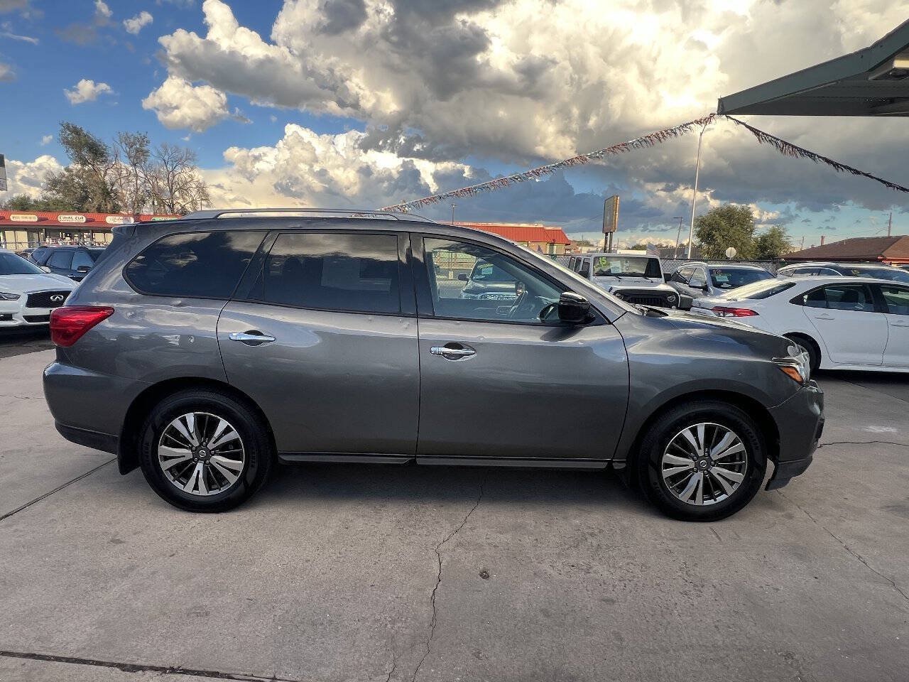 Used 2019 Nissan Pathfinder SV AWD/4WD image 18