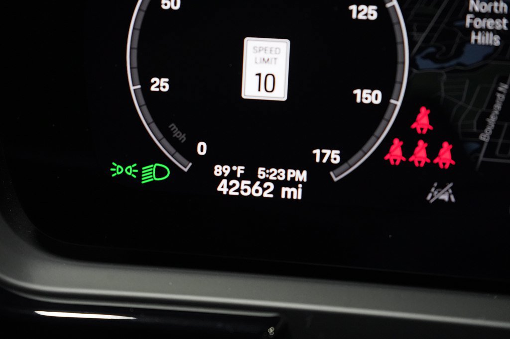 Used 2024 Porsche Cayenne AWD/4WD image 19