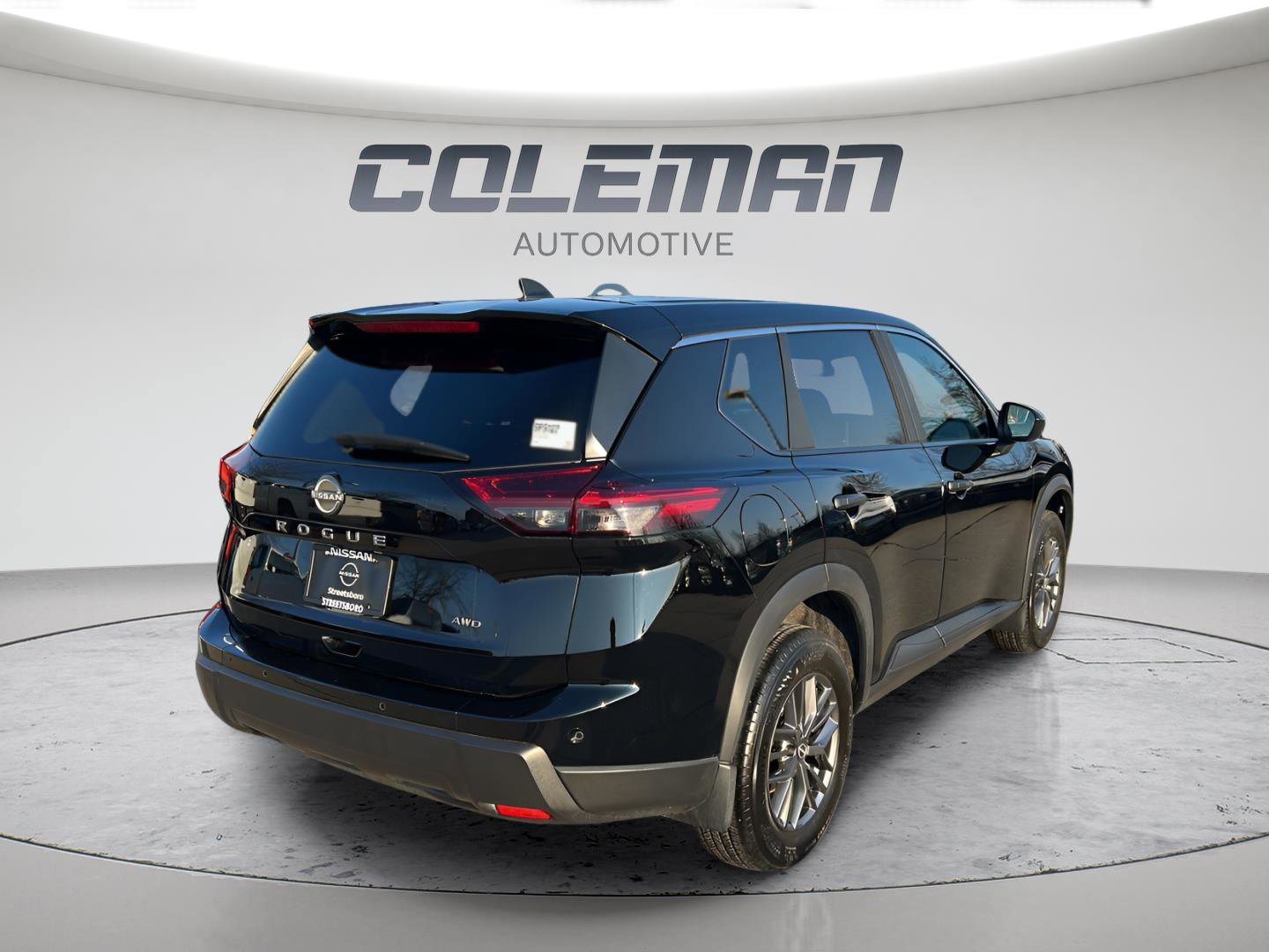 Used 2025 Nissan Rogue S image 3