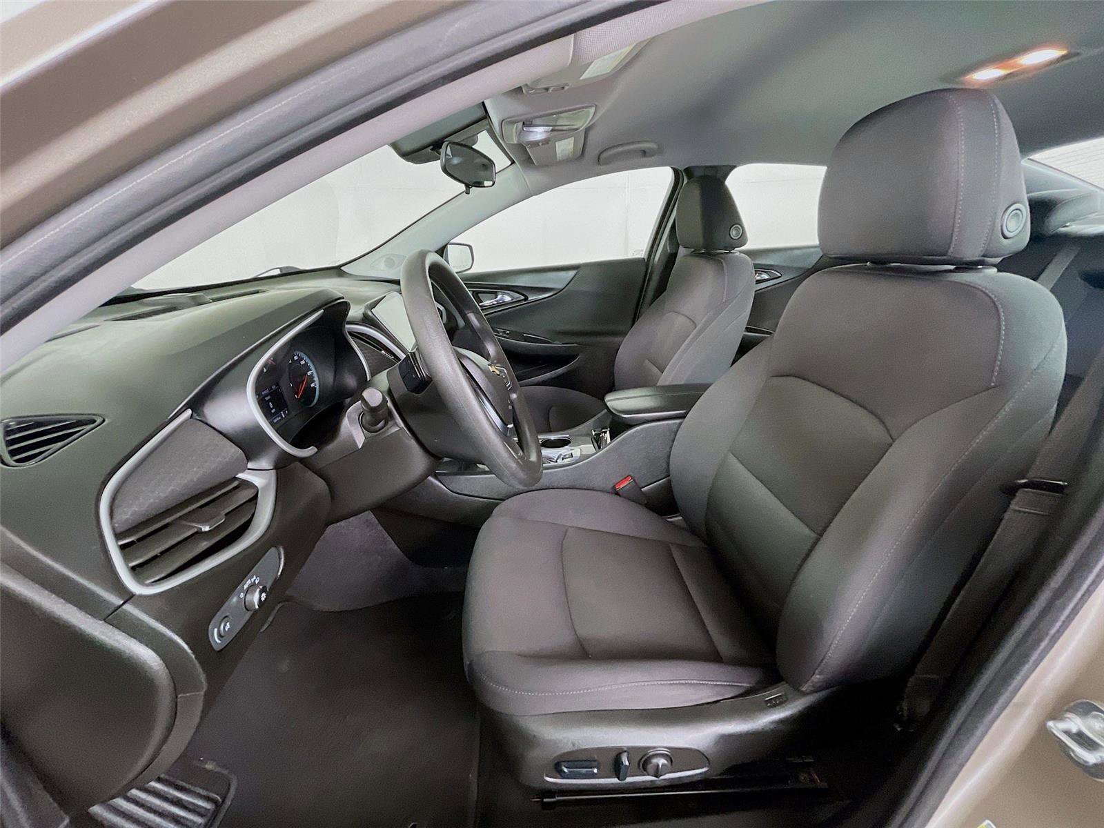 Used 2024 Chevrolet Malibu LT image 23