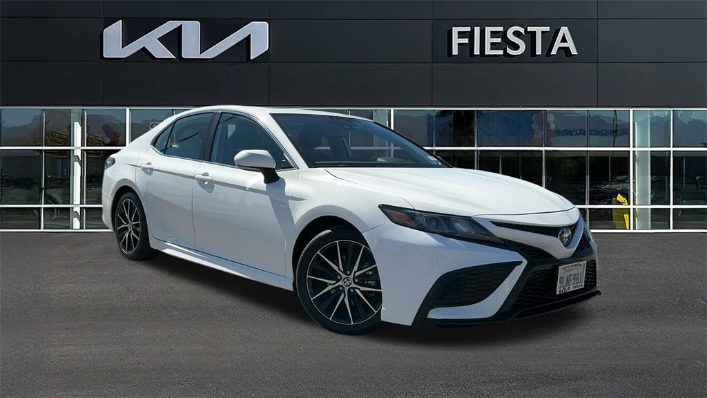 Used 2024 Toyota Camry SE w/ Audio Upgrade Package image 1