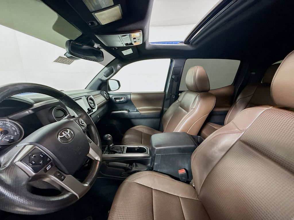 Used 2018 Toyota Tacoma Limited image 22