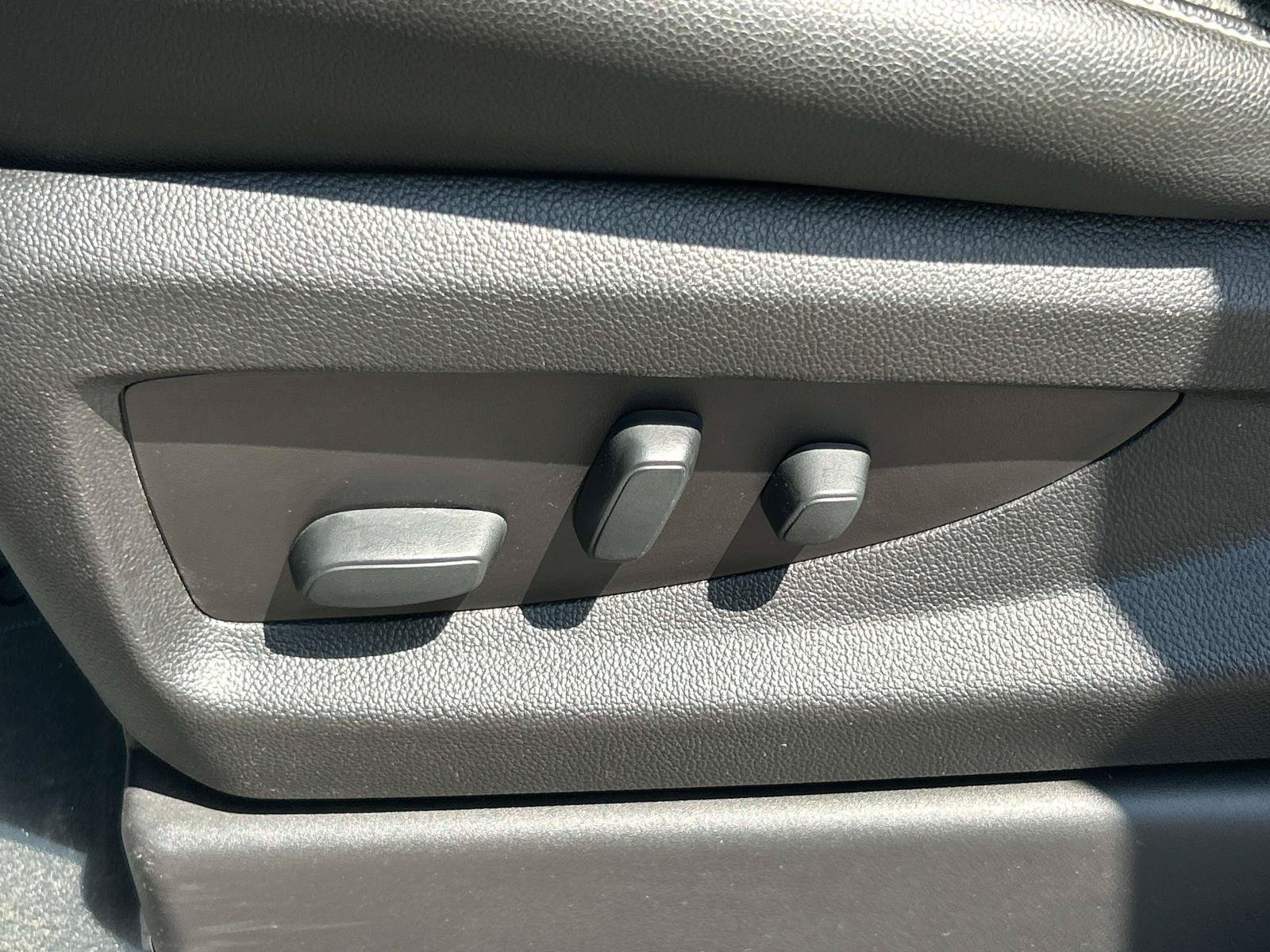 Used 2018 GMC Sierra 1500 SLT AWD/4WD image 18