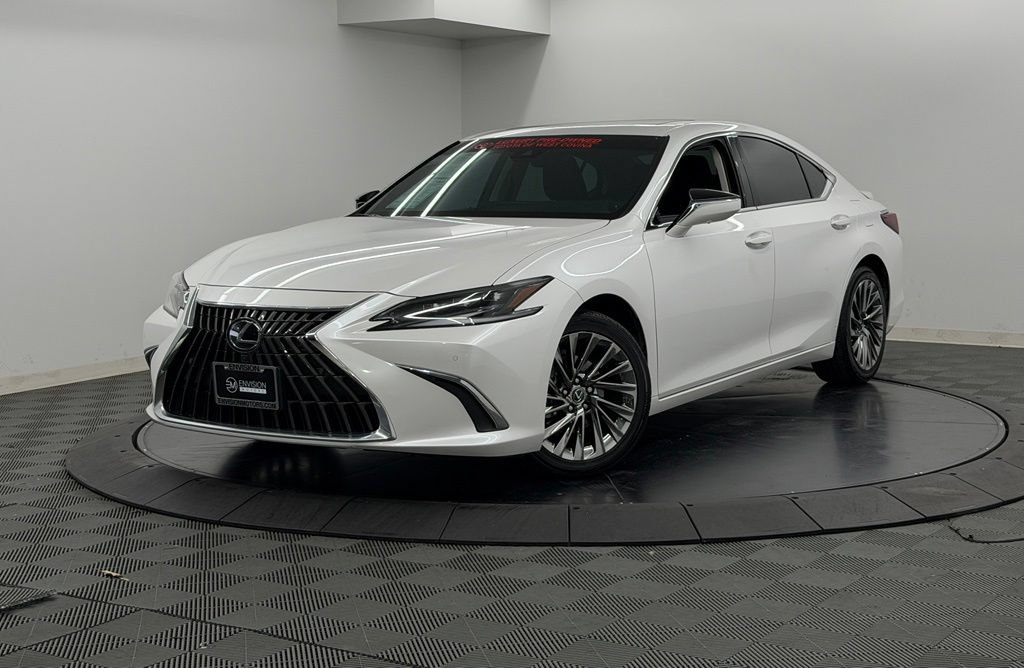Used 2025 Lexus ES 300h w/ Luxury Package FWD image 3