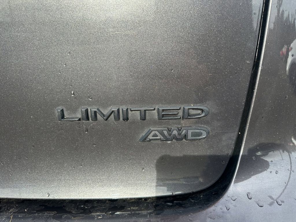 Certified 2022 Chrysler Pacifica Limited w/ Uconnect Theater Family Group image 6