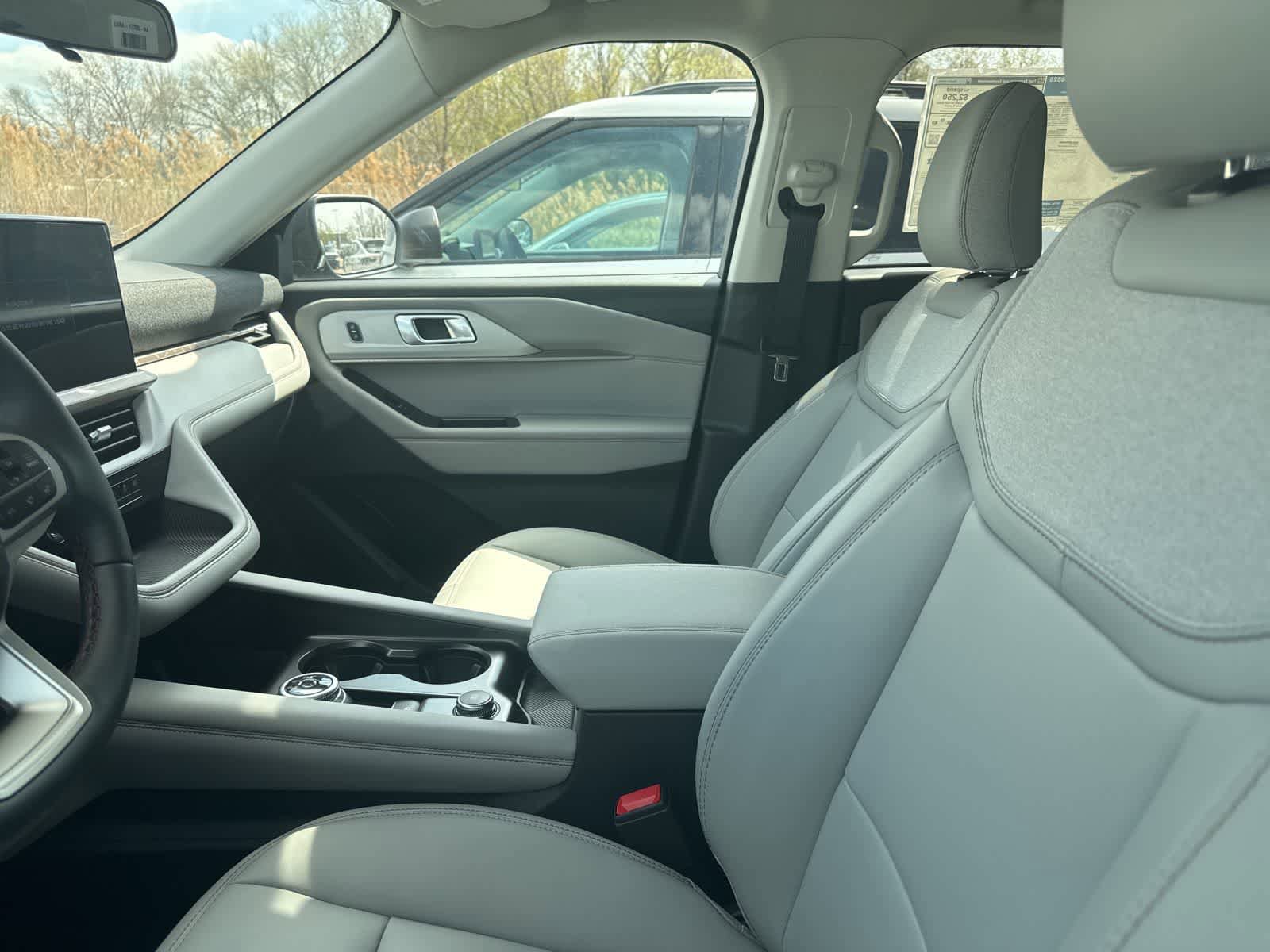 New 2026 Ford Explorer Active w/ Active Comfort Package AWD/4WD image 28