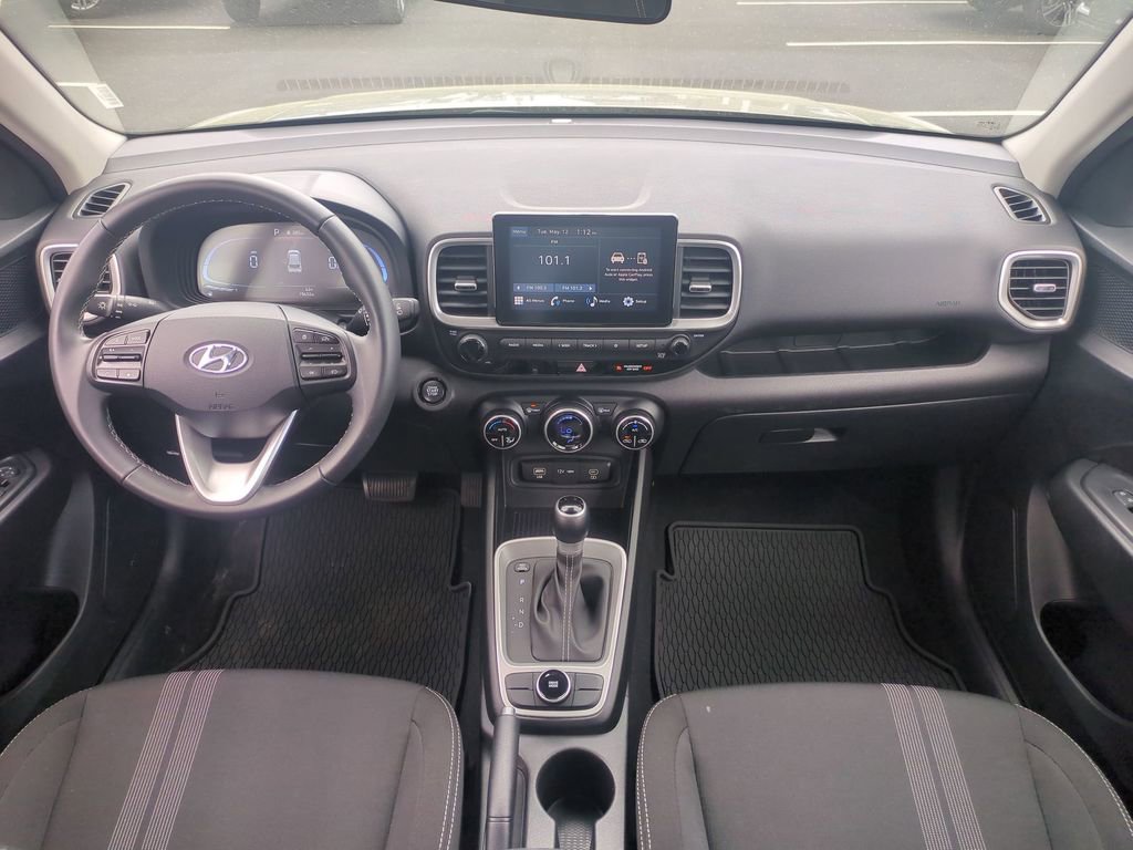 Used 2025 Hyundai Venue SEL FWD image 18