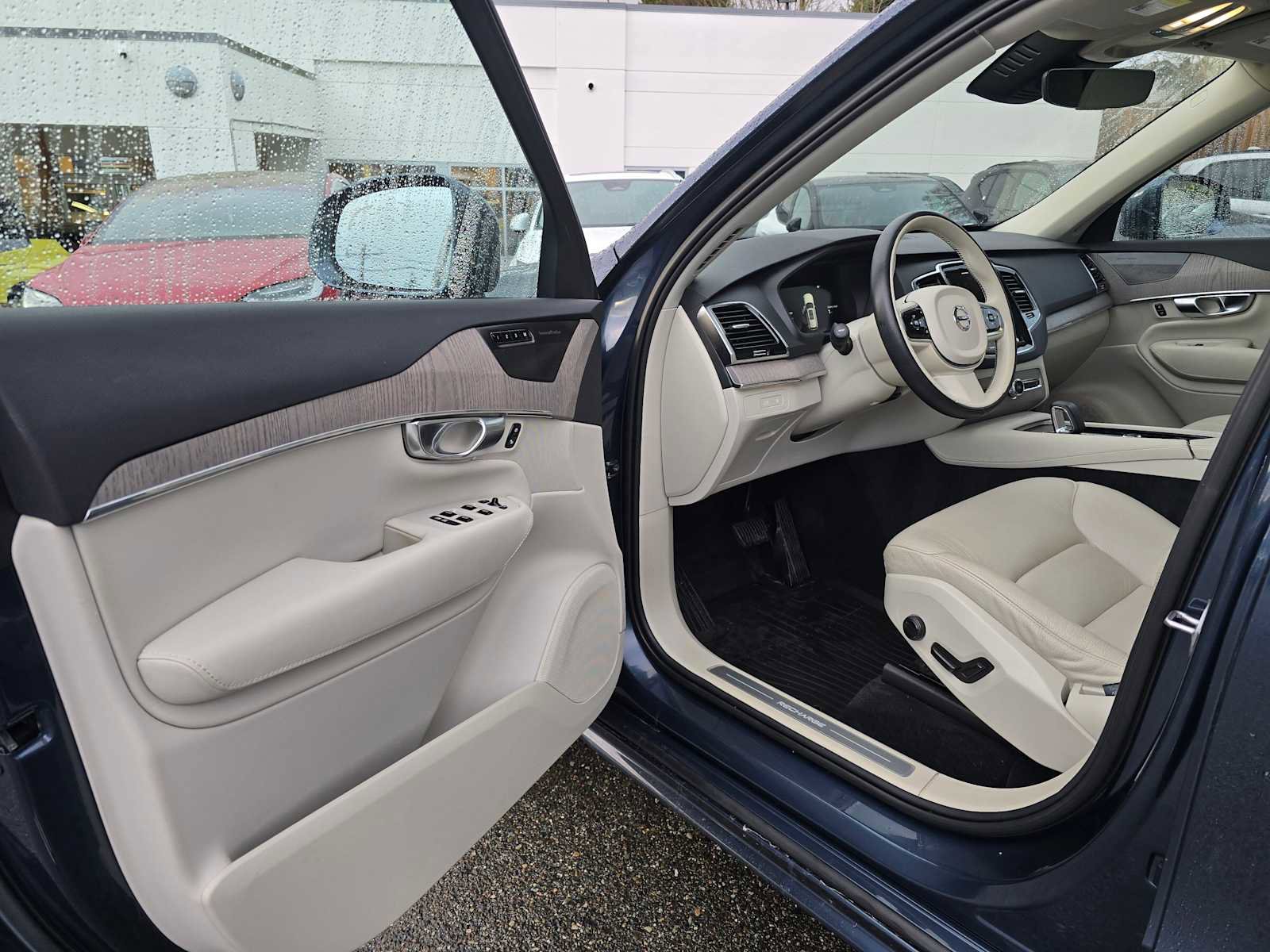 Certified 2023 Volvo XC90 T8 Plus w/ Protection Package Premier image 17