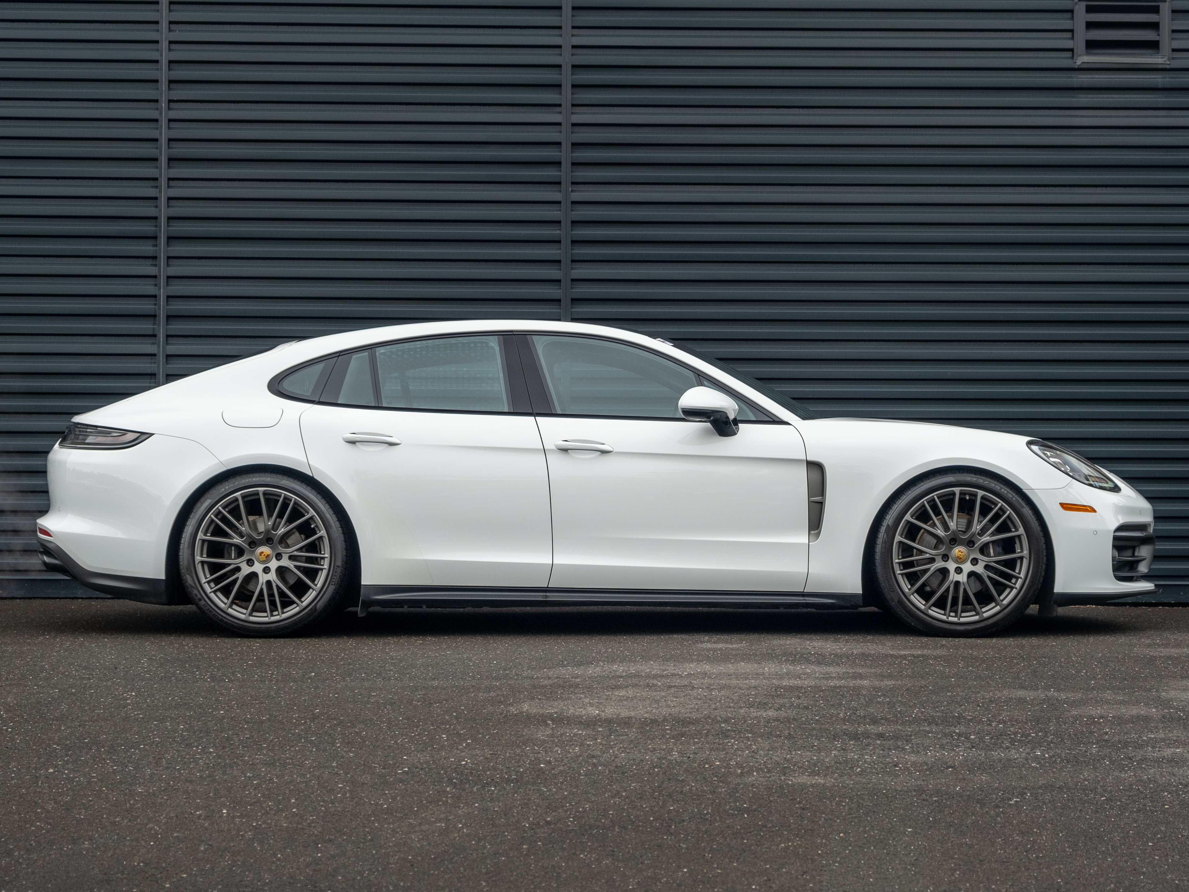Certified 2023 Porsche Panamera 4 Platinum Edition AWD/4WD image 9