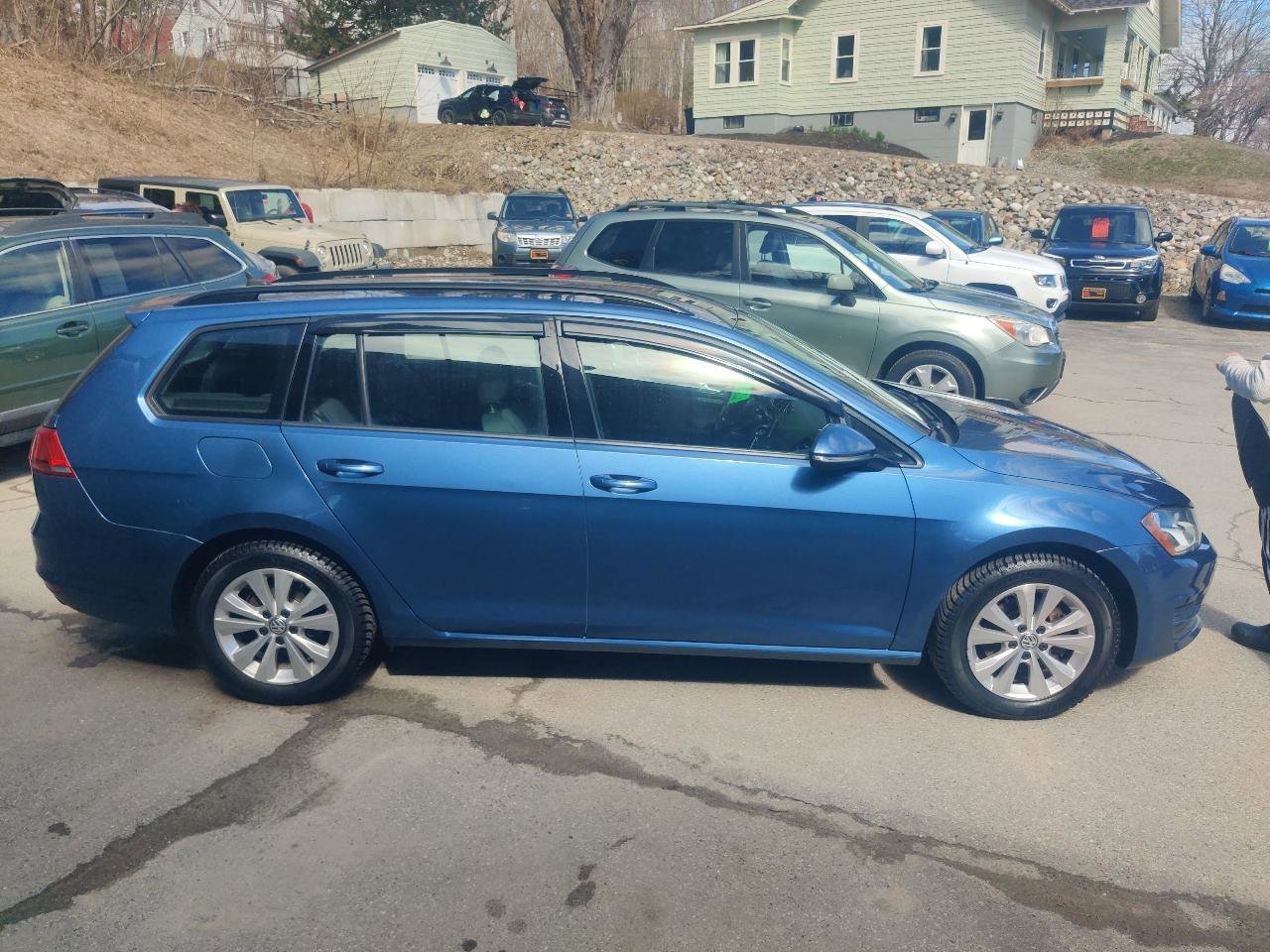Used 2017 Volkswagen Golf S AWD/4WD image 6
