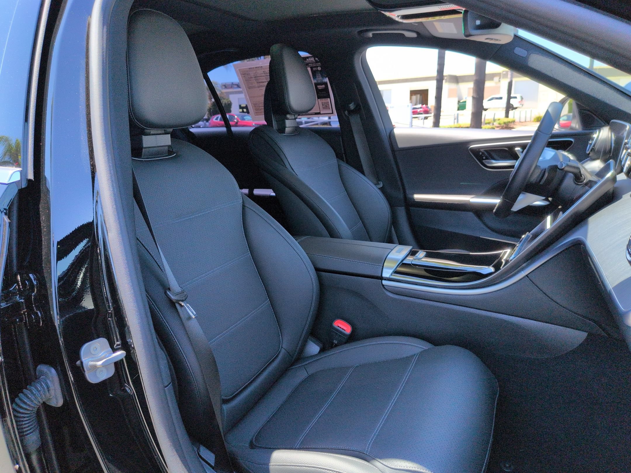 Used 2025 Mercedes-Benz C 300 Sedan image 31