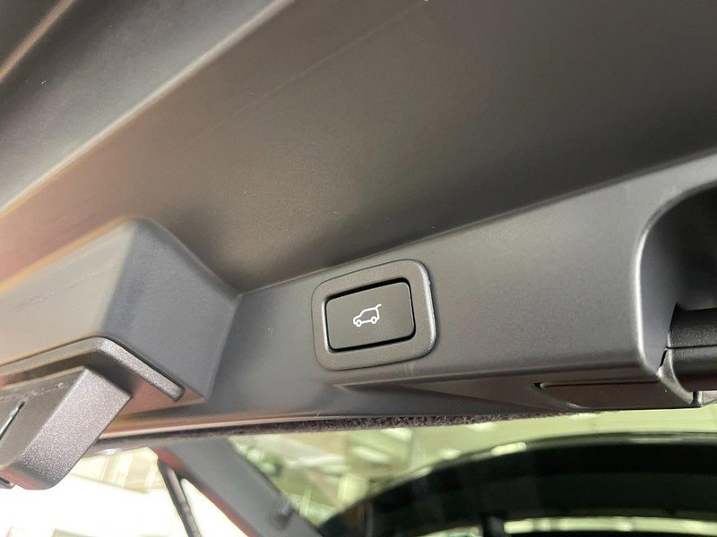 Used 2020 Land Rover Range Rover Sport HST image 19