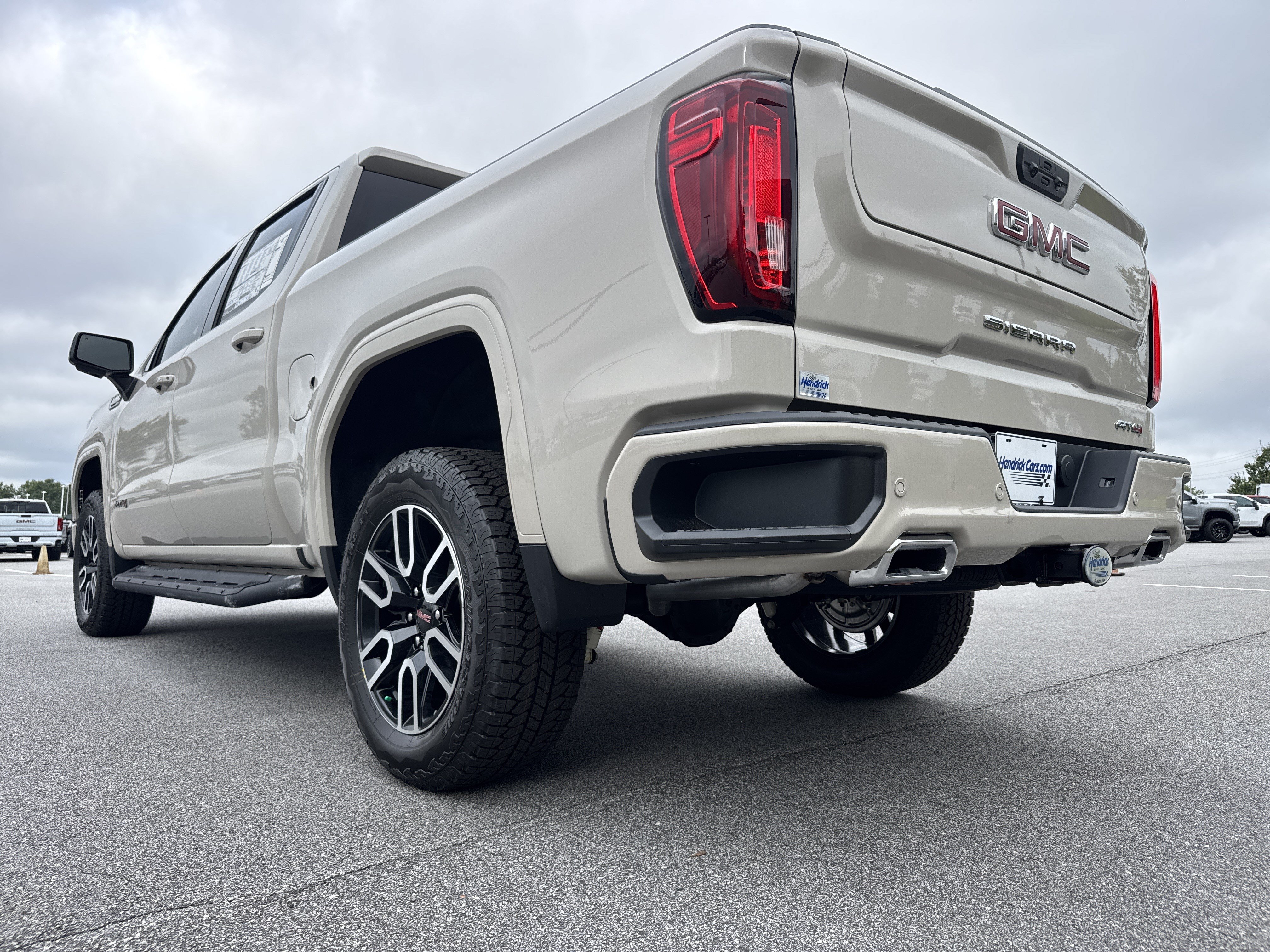 New 2026 GMC Sierra 1500 AT4 w/ AT4 Premium Package AWD/4WD image 8