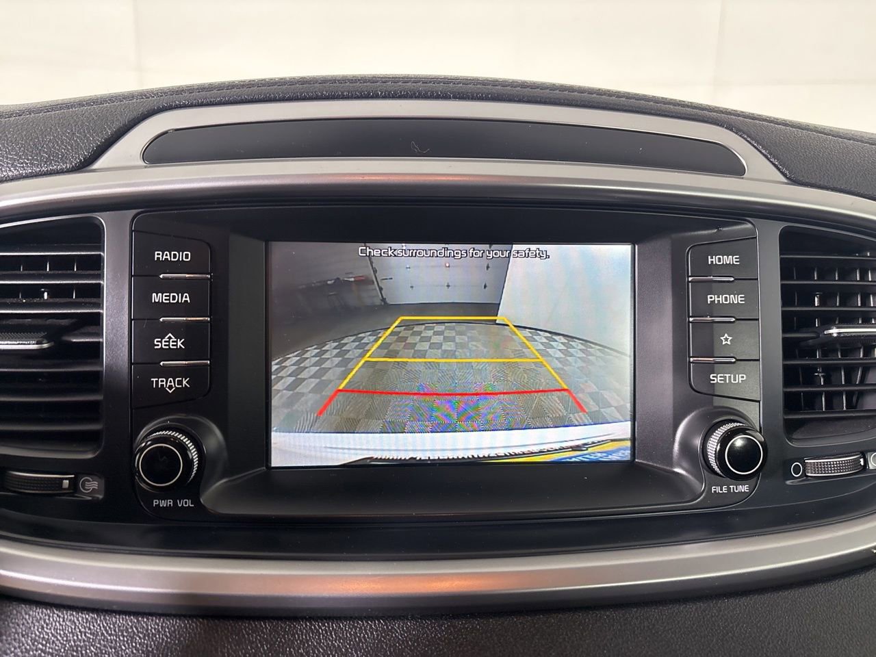 Used 2020 Kia Sorento LX image 16