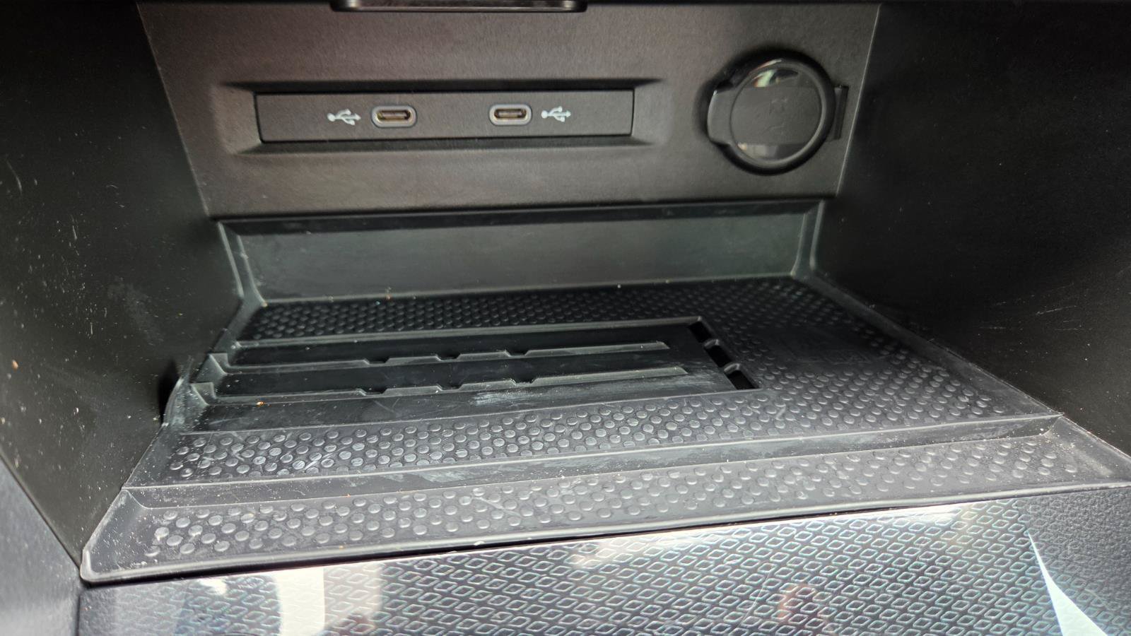 Certified 2025 Volkswagen Taos SE w/ Panoramic Sunroof Package FWD image 30