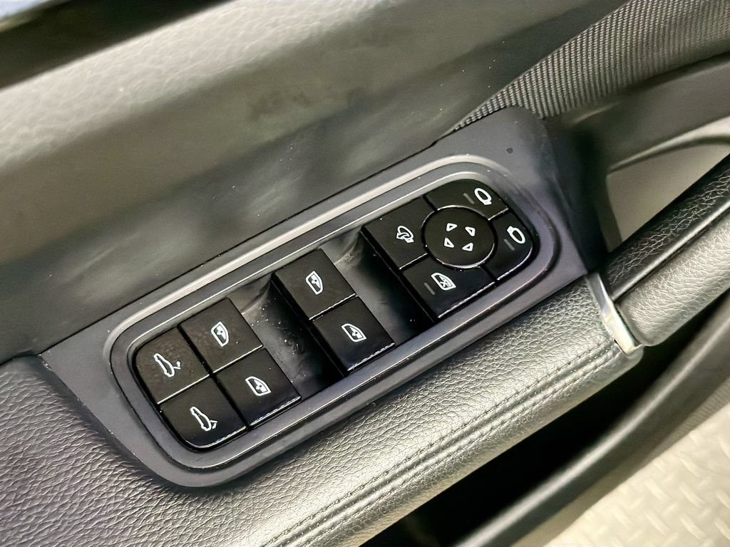 Certified 2020 Porsche Cayenne AWD/4WD image 19