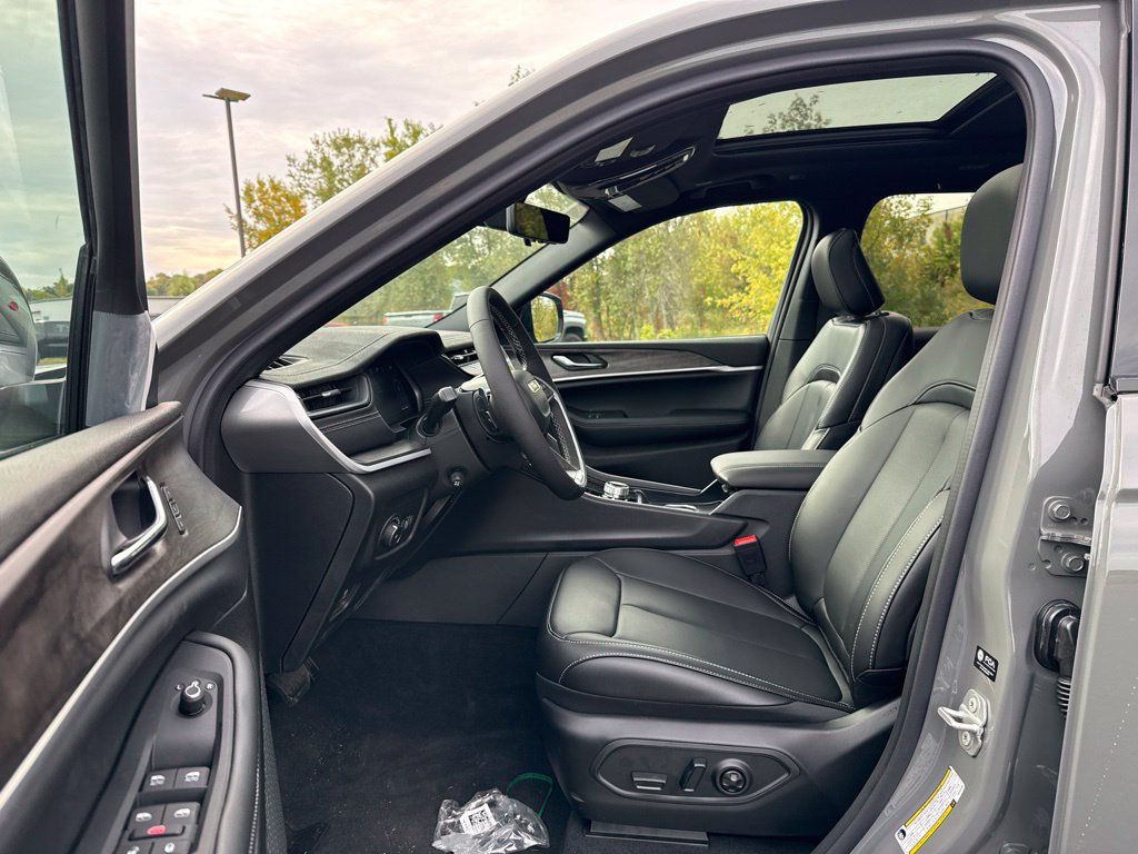 New 2027 Jeep Grand Cherokee Limited AWD/4WD image 25