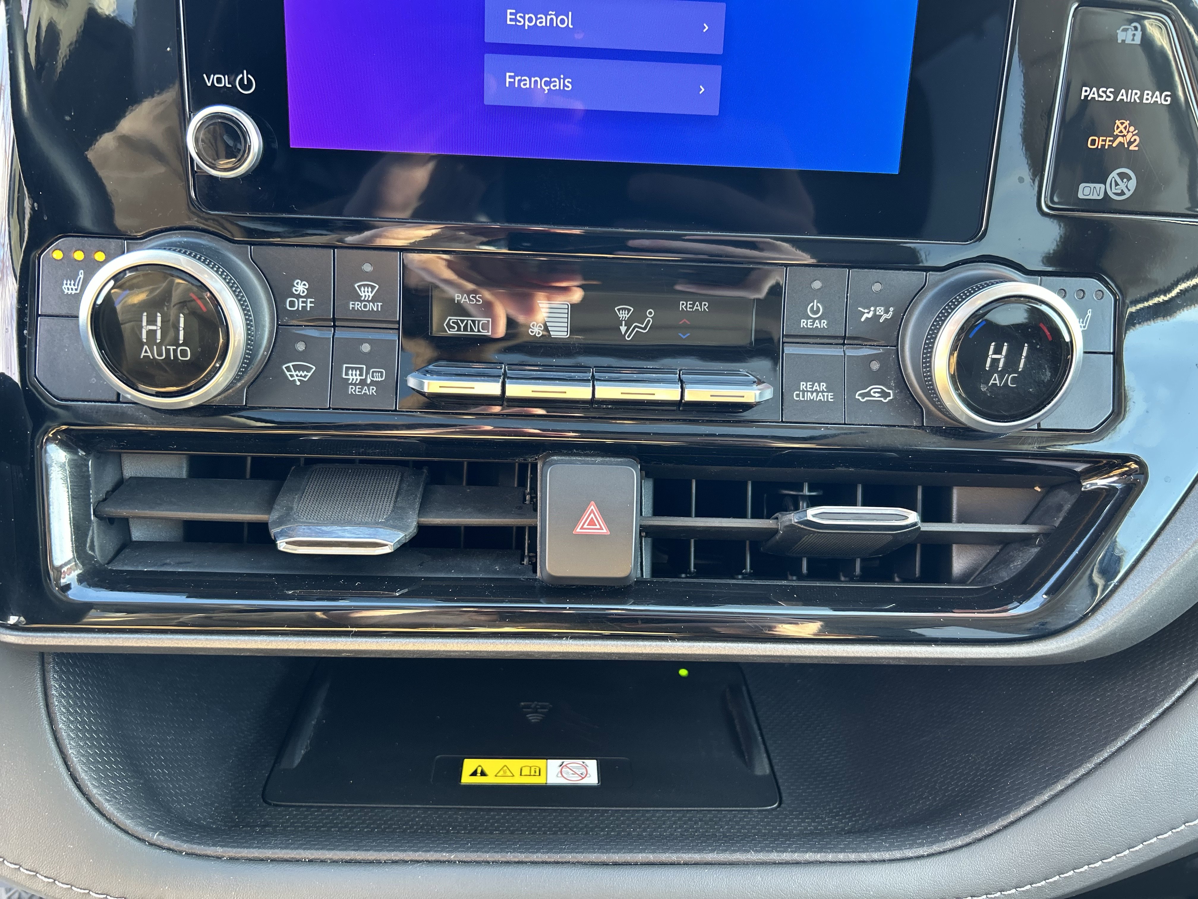 Certified 2023 Toyota Highlander XLE image 28