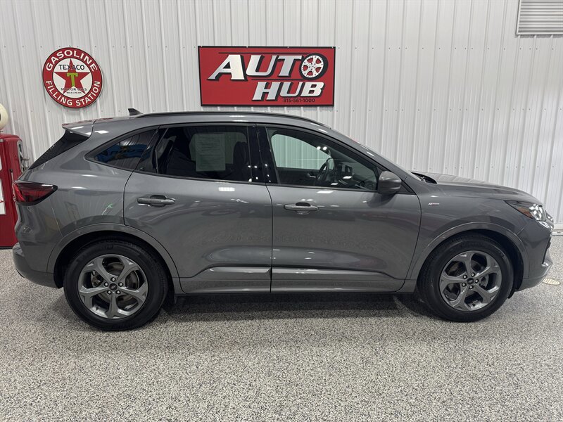 Used 2023 Ford Escape ST-Line w/ Tech Pack #1 FWD image 27