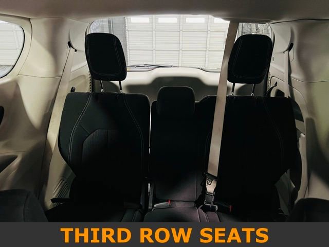 Used 2023 Chrysler Voyager LX image 8