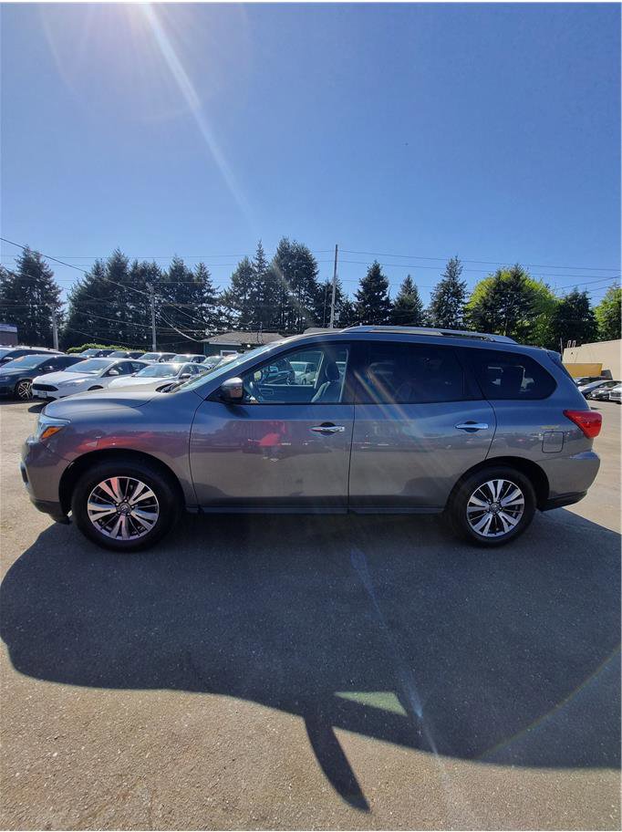 Used 2019 Nissan Pathfinder SV AWD/4WD image 2
