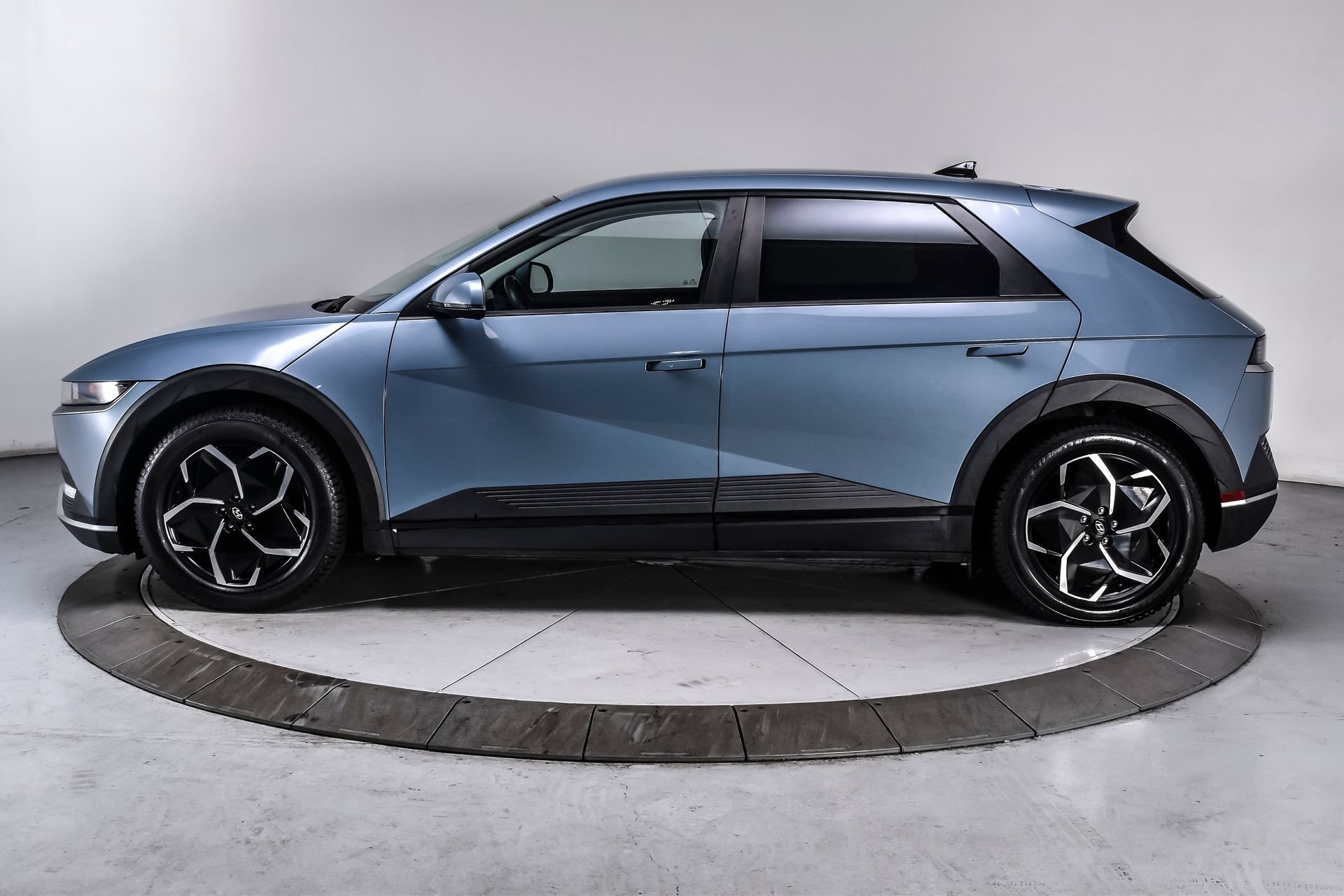 Used 2023 Hyundai Ioniq 5 SEL AWD/4WD image 3