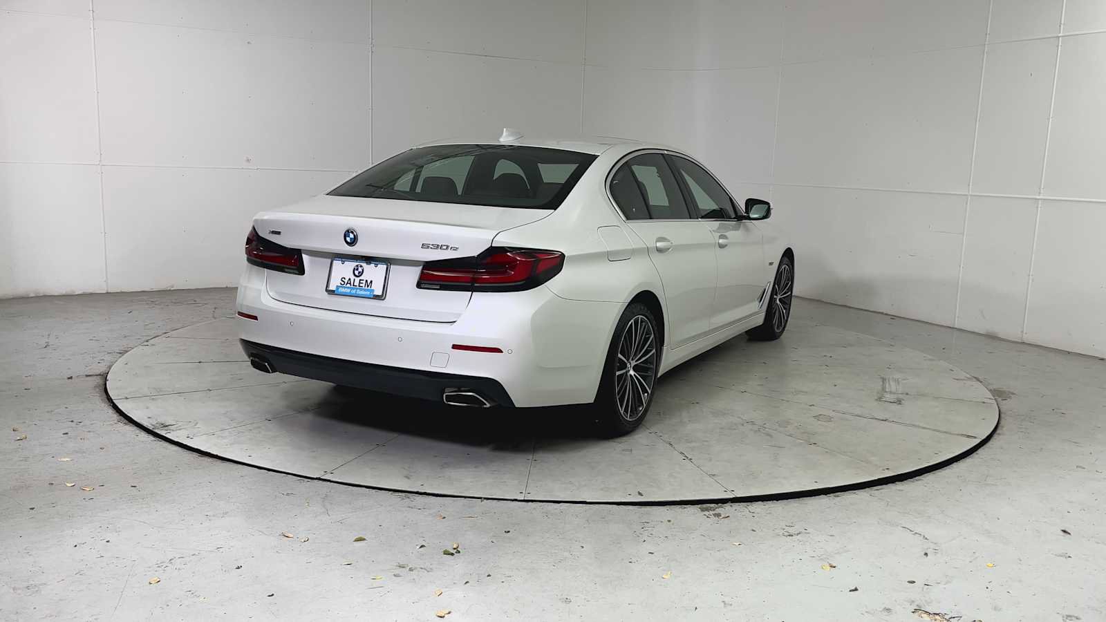 Used 2023 BMW 530e xDrive w/ Premium Package AWD/4WD image 2