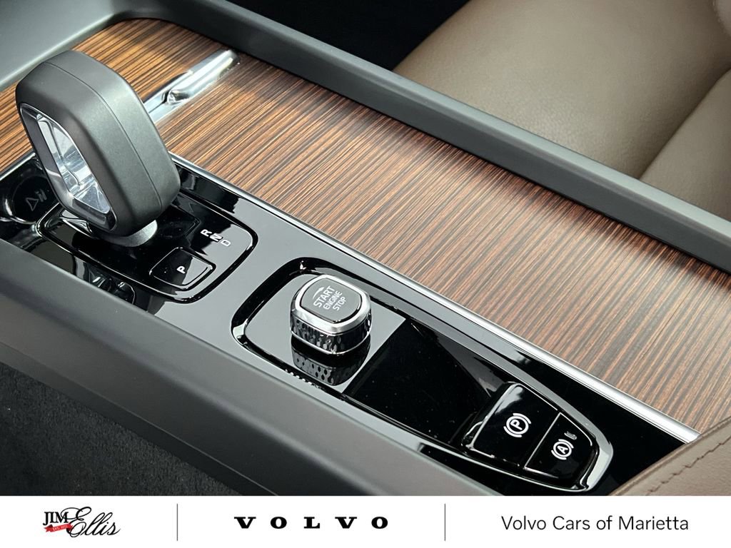 Used 2025 Volvo V60 B5 Cross Country Plus image 20