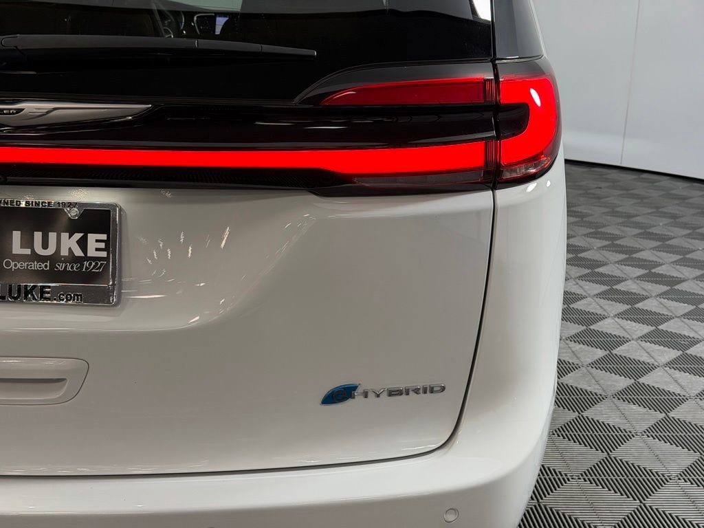 Used 2023 Chrysler Pacifica Pinnacle FWD image 20