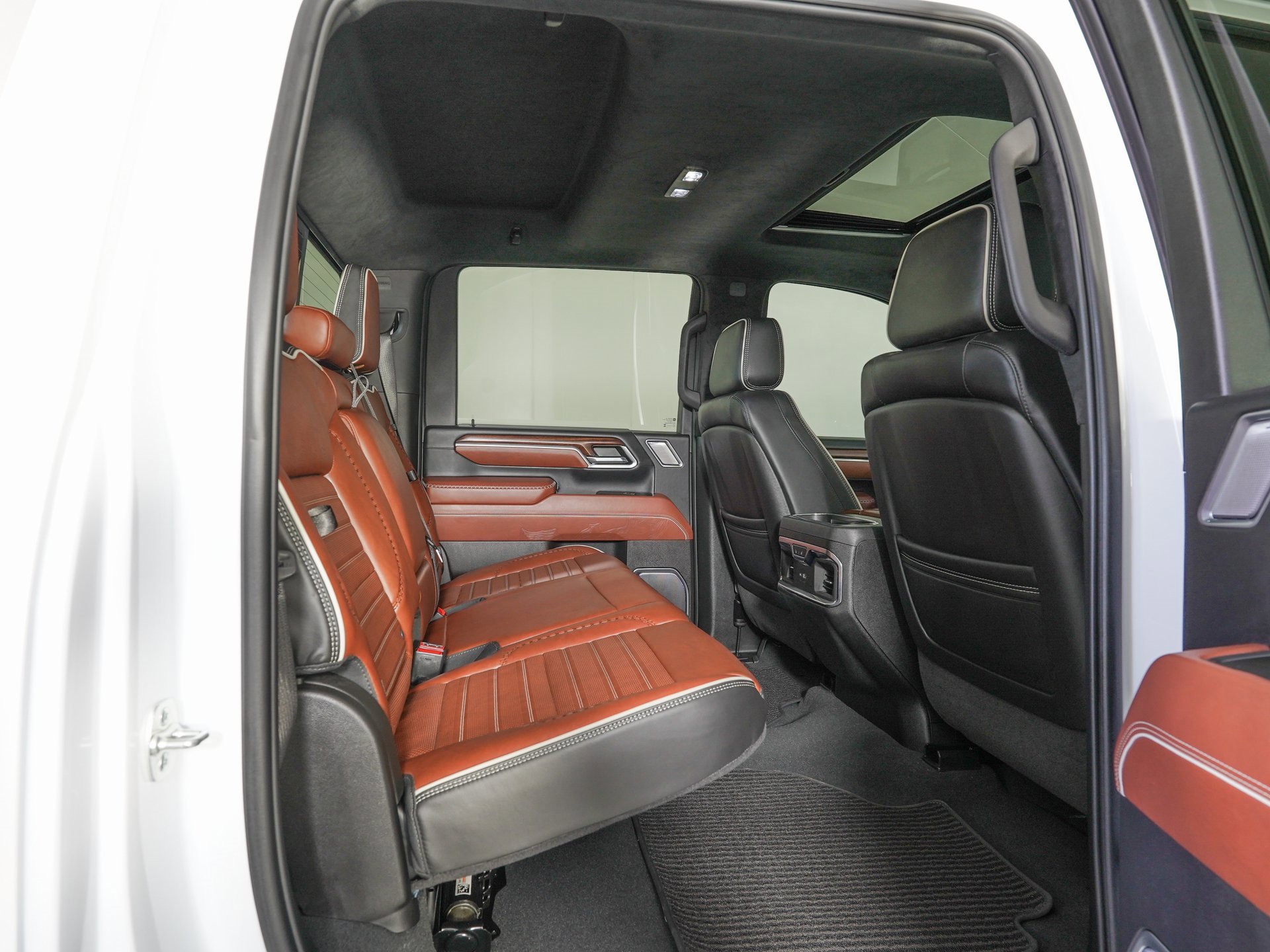 Used 2025 GMC Sierra 3500 Denali Ultimate image 10