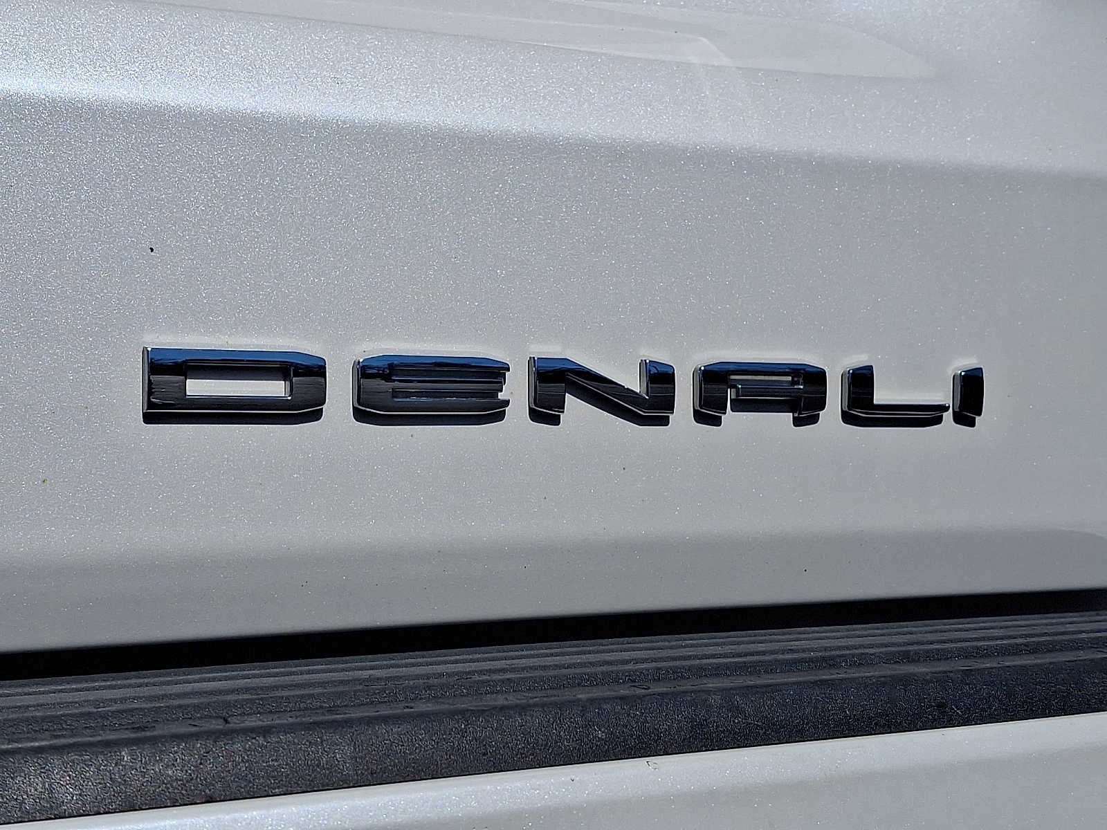 Used 2021 GMC Yukon Denali w/ Denali Premium Package image 34