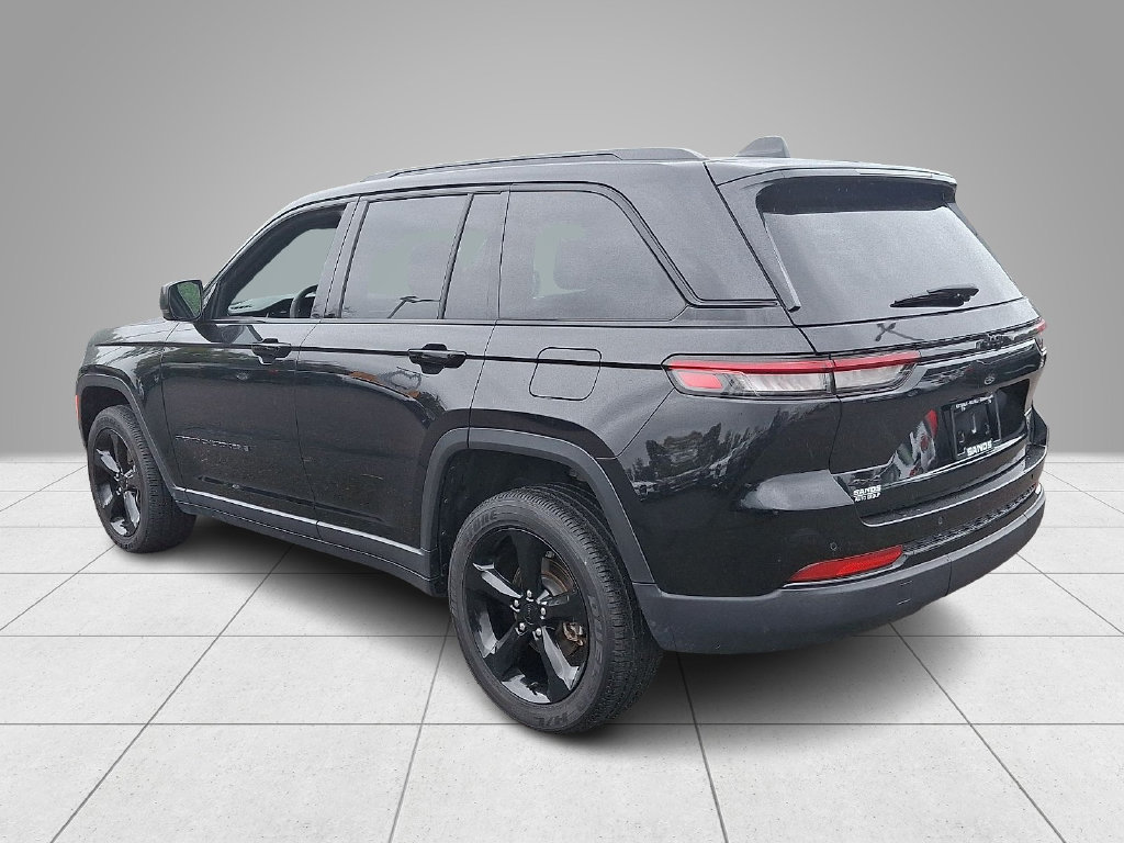 Used 2024 Jeep Grand Cherokee Altitude AWD/4WD image 7